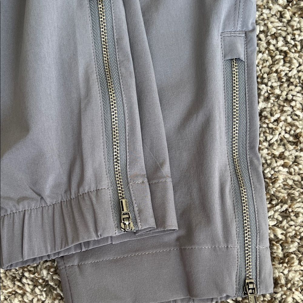 Like New! ATHLETA Brooklyn Mid-rise Jogger Zip Ankle in 6 - Picture 11 of 15